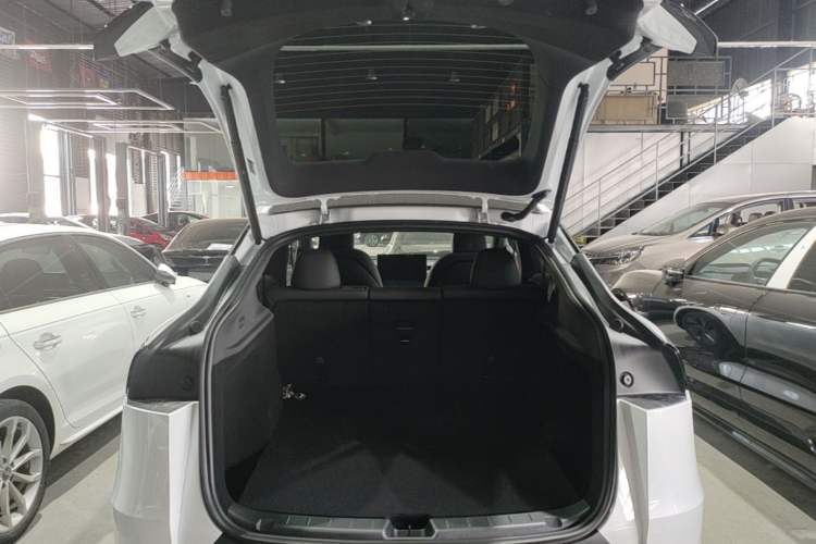Used Tesla Model Y 2026 Facelifted Long-Range Rear-Drive Model Trunk