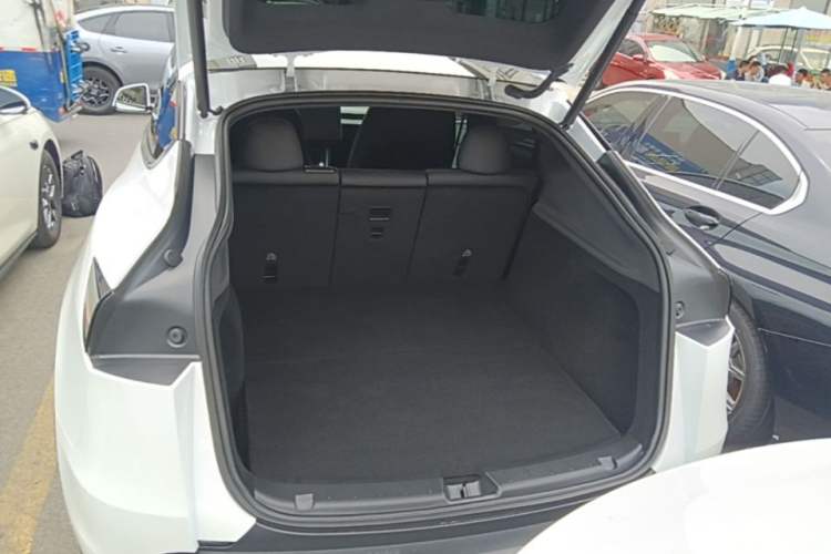 Used Tesla Model Y 2026 Facelifted Long-Range Rear-Drive Model Trunk