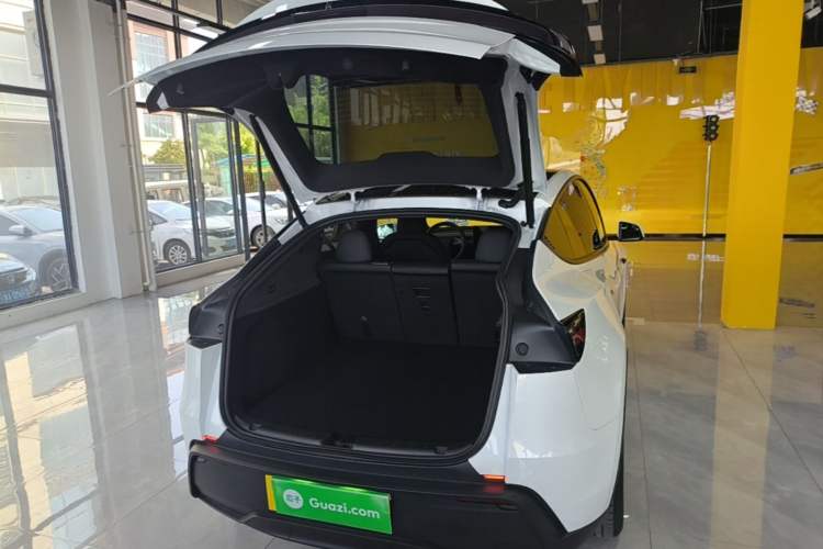 Used Tesla Model Y 2026 Long-Range All-Wheel-Drive Model Trunk