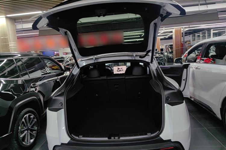 Used Tesla Model Y 2026 Long-Range All-Wheel-Drive Model Trunk