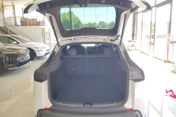 Used Tesla Model Y 2026 Long-Range All-Wheel-Drive Model Trunk