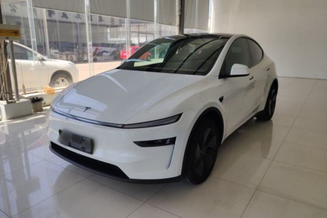 Used Tesla Model Y 2026 Long-Range All-Wheel-Drive Model