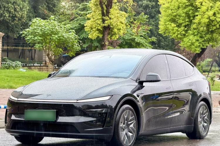 Tesla Model Y L 2025 Model Long-Range All-Wheel-Drive Version