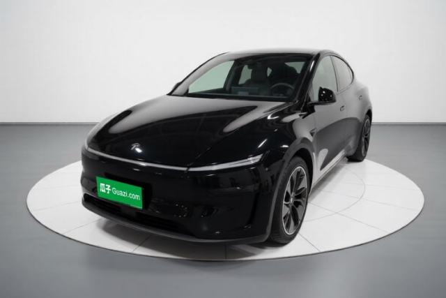 Tesla Model Y L 2025 Model Long-Range All-Wheel-Drive Version مستعملة