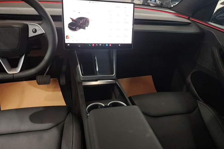 Used Tesla Model Y L 2025 Model Long-Range All-Wheel-Drive Version Audio And AC Panel