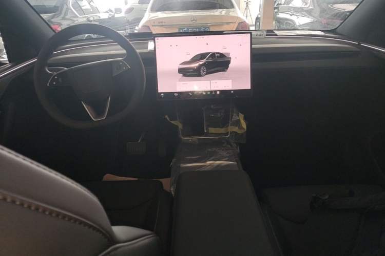 Used Tesla Model Y L 2025 Model Long-Range All-Wheel-Drive Version Center Console