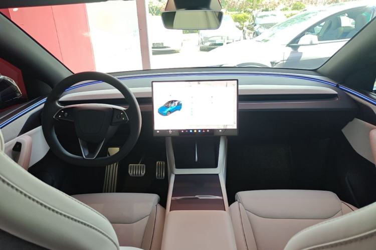 Used Tesla Model Y L 2025 Model Long-Range All-Wheel-Drive Version Center Console