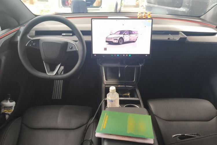 Used Tesla Model Y L 2025 Model Long-Range All-Wheel-Drive Version Center Console