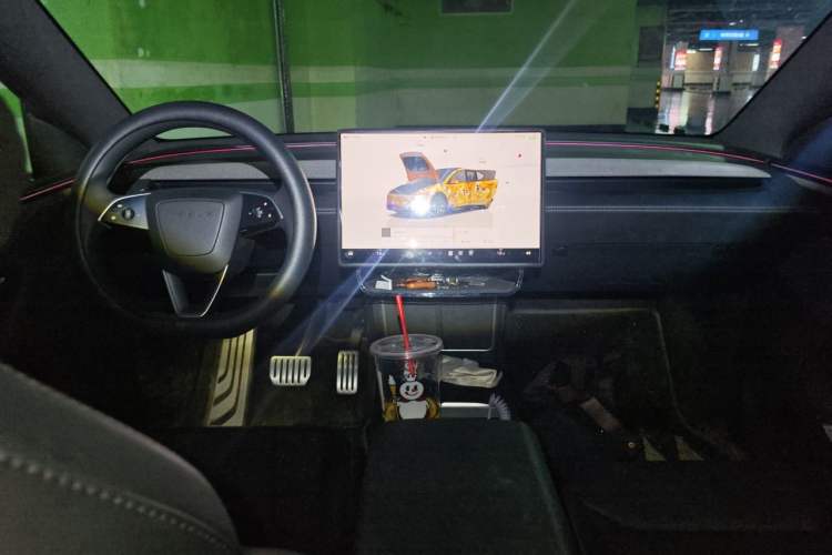 Used Tesla Model Y L 2025 Model Long-Range All-Wheel-Drive Version Center Console