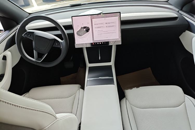 Used Tesla Model Y L 2025 Model Long-Range All-Wheel-Drive Version Center Console
