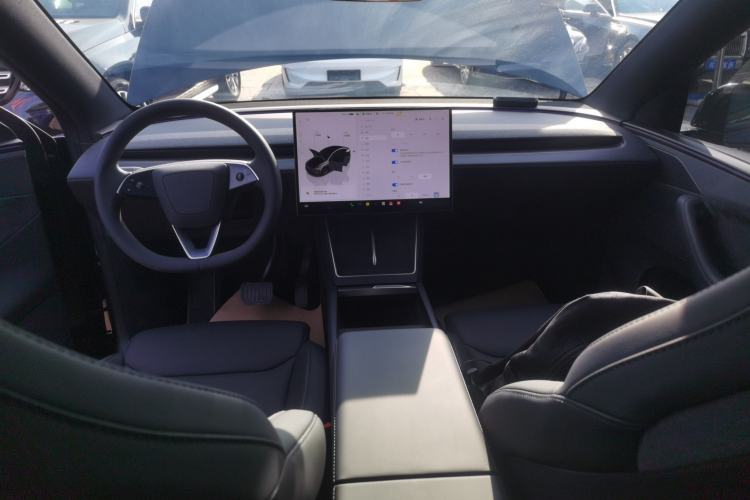 Used Tesla Model Y L 2025 Model Long-Range All-Wheel-Drive Version Center Console
