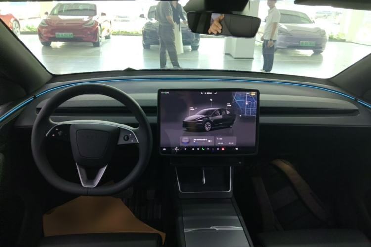 Used Tesla Model Y L 2025 Model Long-Range All-Wheel-Drive Version Center Console