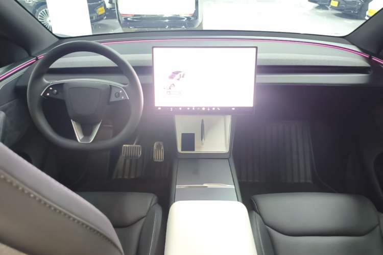 Used Tesla Model Y L 2025 Model Long-Range All-Wheel-Drive Version Center Console