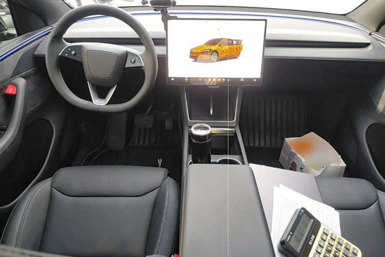 Used Tesla Model Y L 2025 Model Long-Range All-Wheel-Drive Version Center Console
