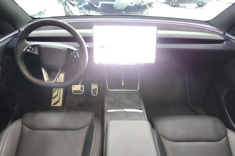 Used Tesla Model Y L 2025 Model Long-Range All-Wheel-Drive Version Center Console