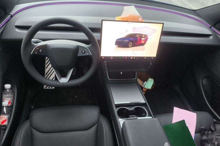 Used Tesla Model Y L 2025 Model Long-Range All-Wheel-Drive Version Center Console