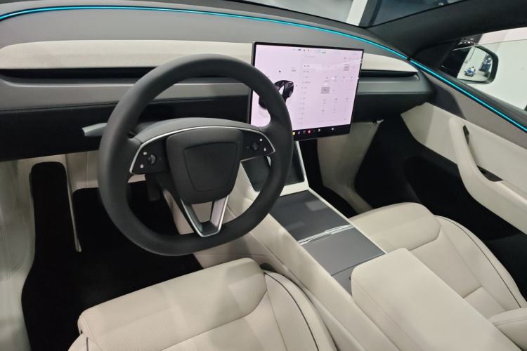 Used Tesla Model Y L 2025 Model Long-Range All-Wheel-Drive Version Center Console