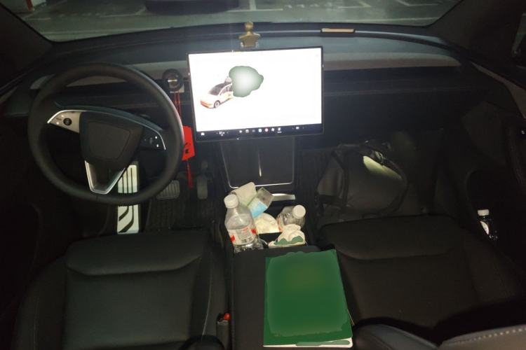 Used Tesla Model Y L 2025 Model Long-Range All-Wheel-Drive Version Center Console