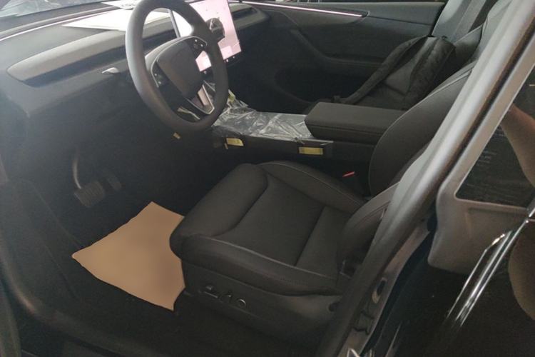 Used Tesla Model Y L 2025 Model Long-Range All-Wheel-Drive Version Driver Seat