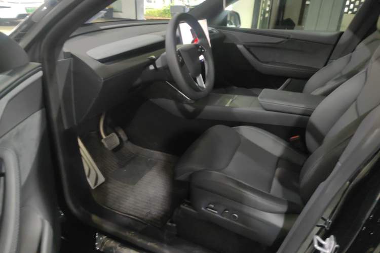 Used Tesla Model Y L 2025 Model Long-Range All-Wheel-Drive Version Driver Seat