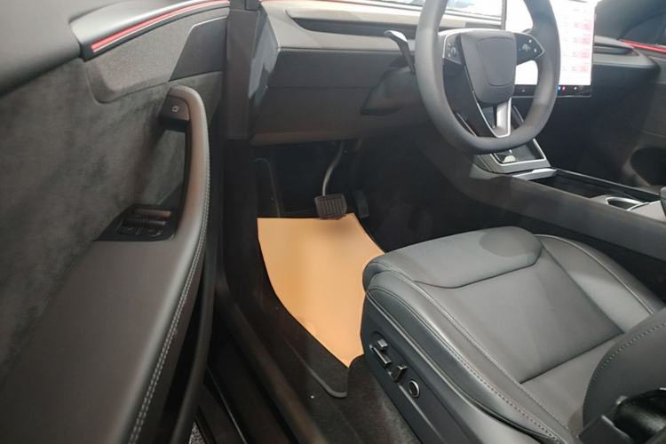 Used Tesla Model Y L 2025 Model Long-Range All-Wheel-Drive Version Driver Seat