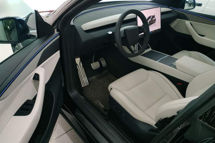 Used Tesla Model Y L 2025 Model Long-Range All-Wheel-Drive Version Driver Seat