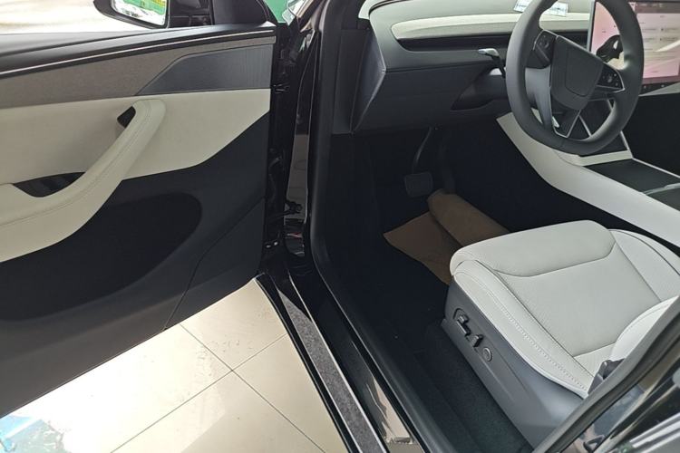 Used Tesla Model Y L 2025 Model Long-Range All-Wheel-Drive Version Driver Seat