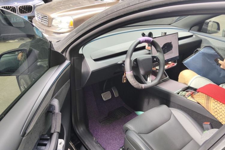 Used Tesla Model Y L 2025 Model Long-Range All-Wheel-Drive Version Driver Seat