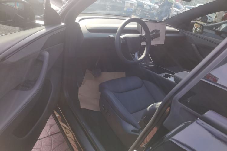 Used Tesla Model Y L 2025 Model Long-Range All-Wheel-Drive Version Driver Seat