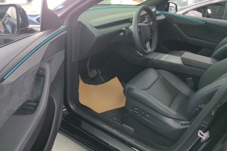 Used Tesla Model Y L 2025 Model Long-Range All-Wheel-Drive Version Driver Seat