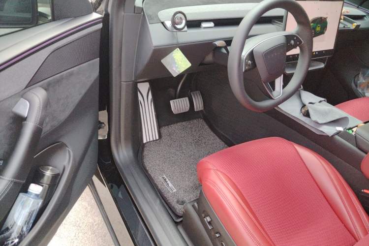 Used Tesla Model Y L 2025 Model Long-Range All-Wheel-Drive Version Driver Seat