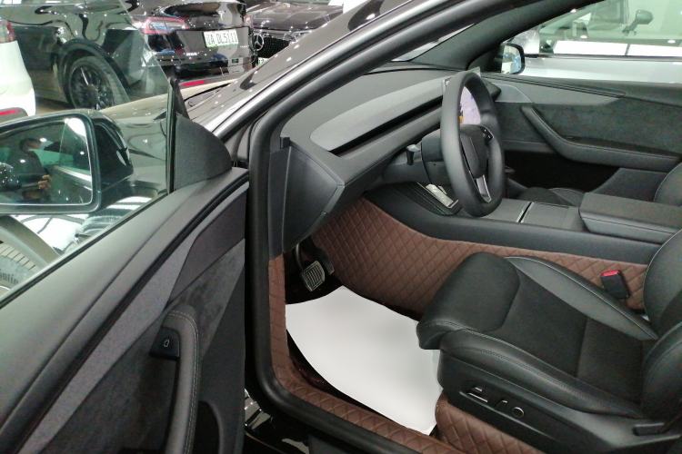 Used Tesla Model Y L 2025 Model Long-Range All-Wheel-Drive Version Driver Seat