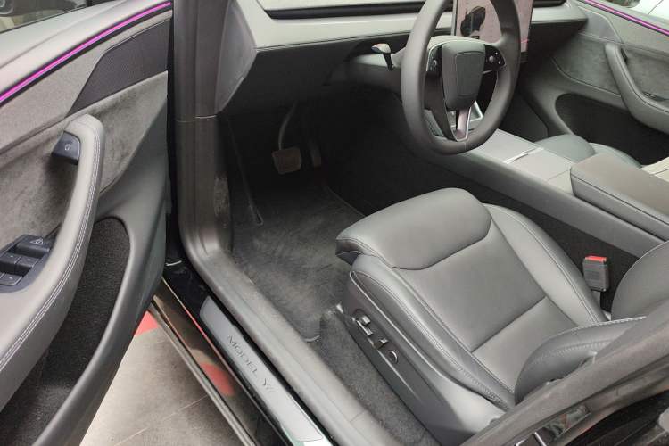 Used Tesla Model Y L 2025 Model Long-Range All-Wheel-Drive Version Driver Seat
