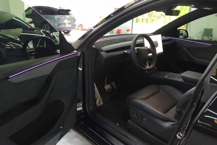 Used Tesla Model Y L 2025 Model Long-Range All-Wheel-Drive Version Driver Seat