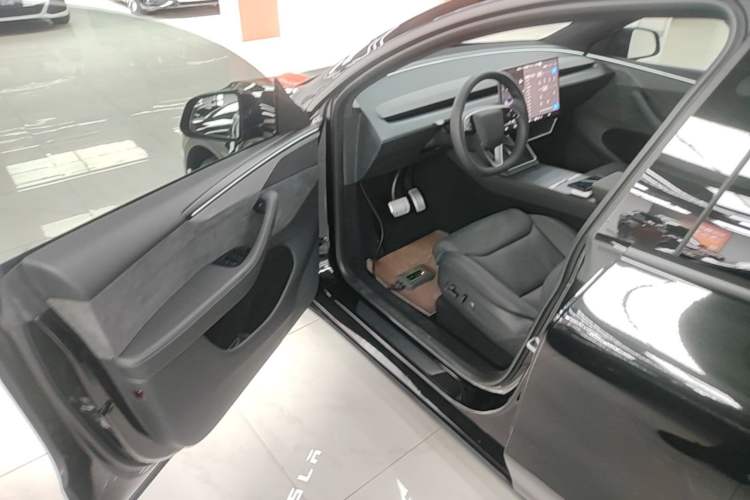 Used Tesla Model Y L 2025 Model Long-Range All-Wheel-Drive Version Driver Seat
