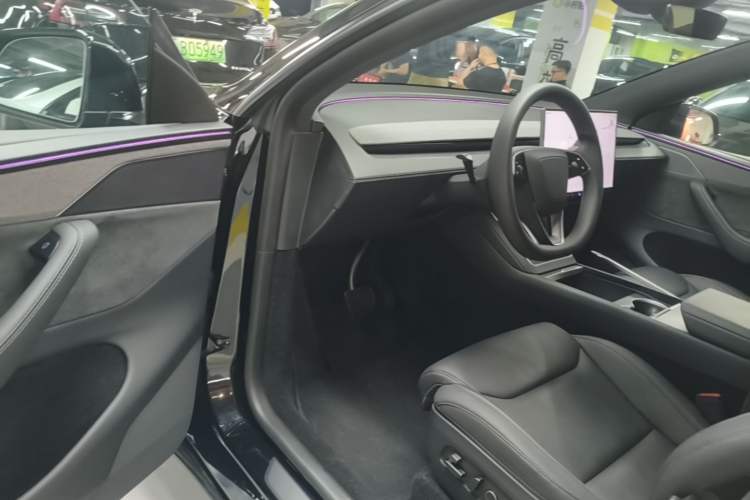 Used Tesla Model Y L 2025 Model Long-Range All-Wheel-Drive Version Driver Seat