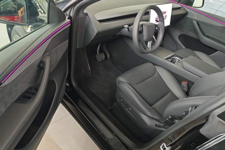 Used Tesla Model Y L 2025 Model Long-Range All-Wheel-Drive Version Driver Seat