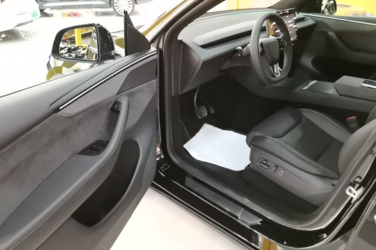 Used Tesla Model Y L 2025 Model Long-Range All-Wheel-Drive Version Driver Seat