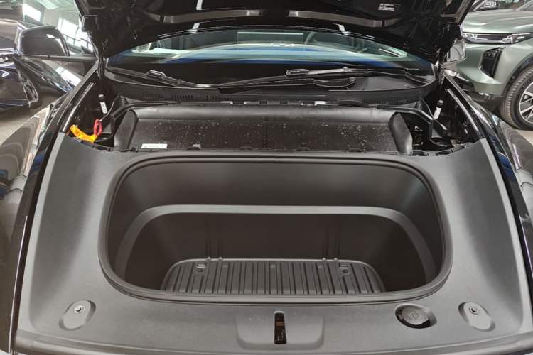 Used Tesla Model Y L 2025 Model Long-Range All-Wheel-Drive Version Engine Bay