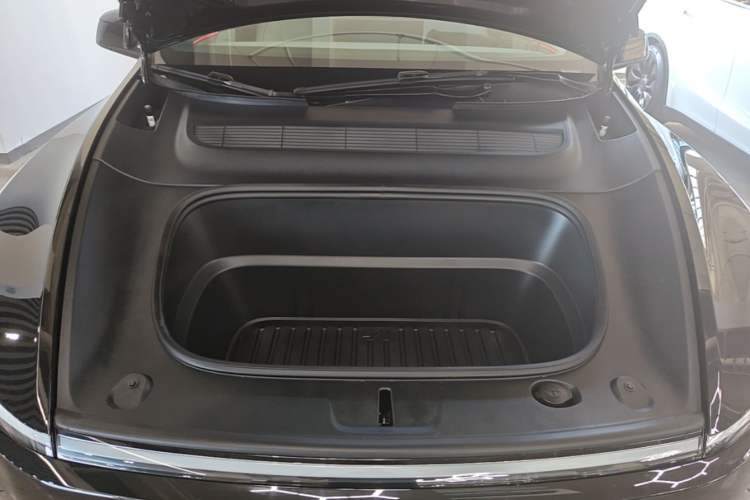 Used Tesla Model Y L 2025 Model Long-Range All-Wheel-Drive Version Engine Bay