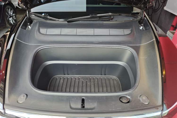 Used Tesla Model Y L 2025 Model Long-Range All-Wheel-Drive Version Engine Bay