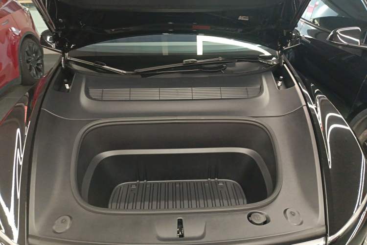 Used Tesla Model Y L 2025 Model Long-Range All-Wheel-Drive Version Engine Bay
