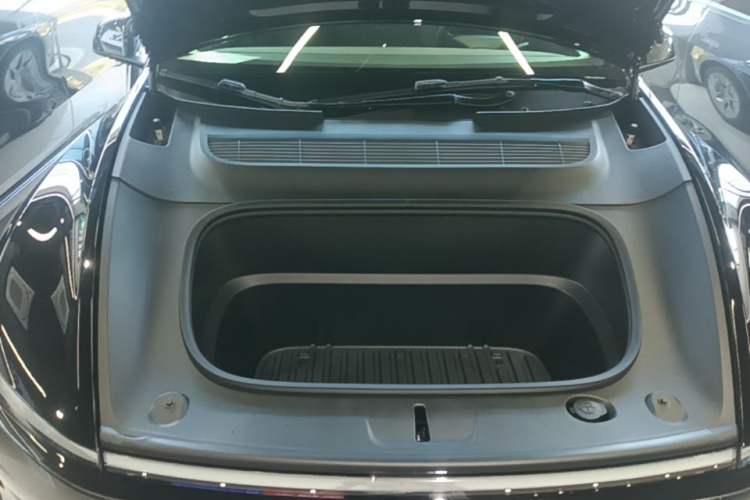 Used Tesla Model Y L 2025 Model Long-Range All-Wheel-Drive Version Engine Bay