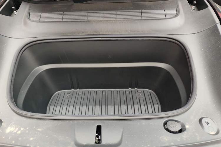 Used Tesla Model Y L 2025 Model Long-Range All-Wheel-Drive Version Engine Bay
