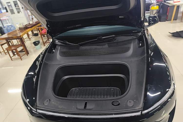 Used Tesla Model Y L 2025 Model Long-Range All-Wheel-Drive Version Engine Bay