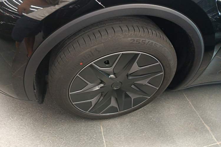 Used Tesla Model Y L 2025 Model Long-Range All-Wheel-Drive Version Exterior 1