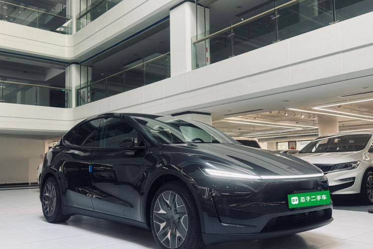 Used Tesla Model Y L 2025 Model Long-Range All-Wheel-Drive Version Exterior 2