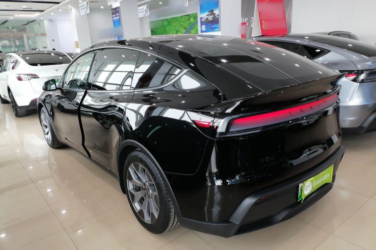 Used Tesla Model Y L 2025 Model Long-Range All-Wheel-Drive Version Exterior 2