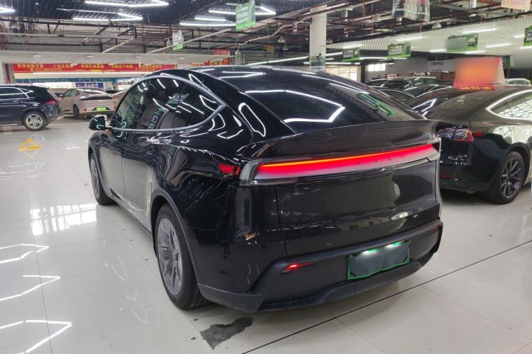 Used Tesla Model Y L 2025 Model Long-Range All-Wheel-Drive Version Exterior 2