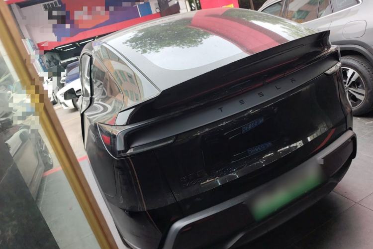 Used Tesla Model Y L 2025 Model Long-Range All-Wheel-Drive Version Exterior 2